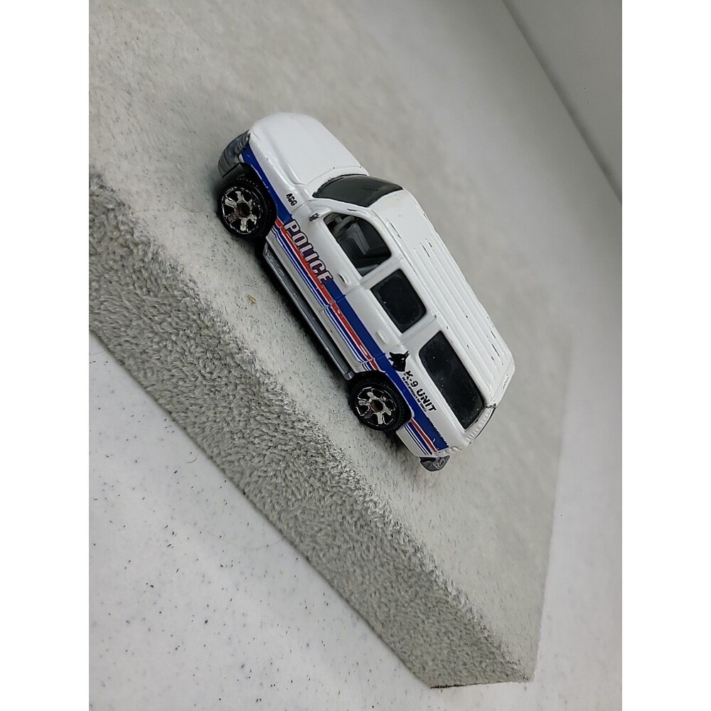 Matchbox 2000 Chevrolet Suburban  Police Department K-9 Diecast Car 1:64